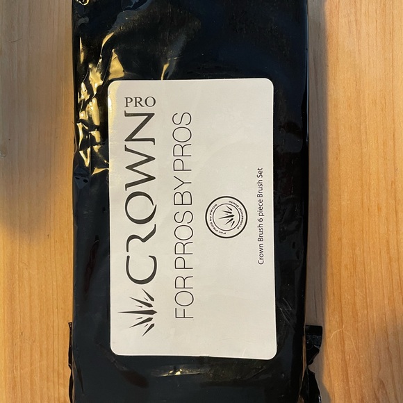 Crown Makeup | Crown Brush Essentials Set - Picture 6 of 6